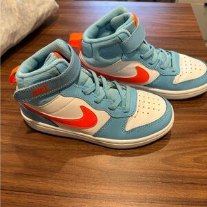 Nike little Kids High-Top Sneakers in Light Blue and Orange